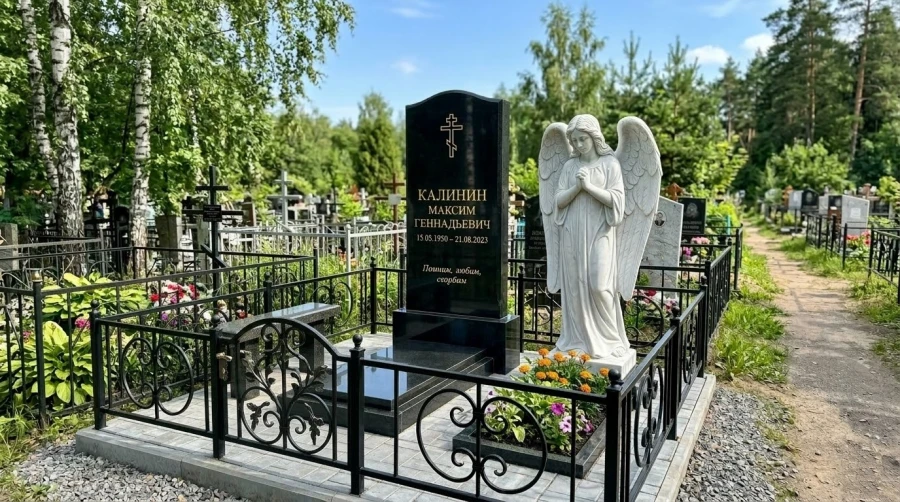 ustanovka-angela-na-mogilu2